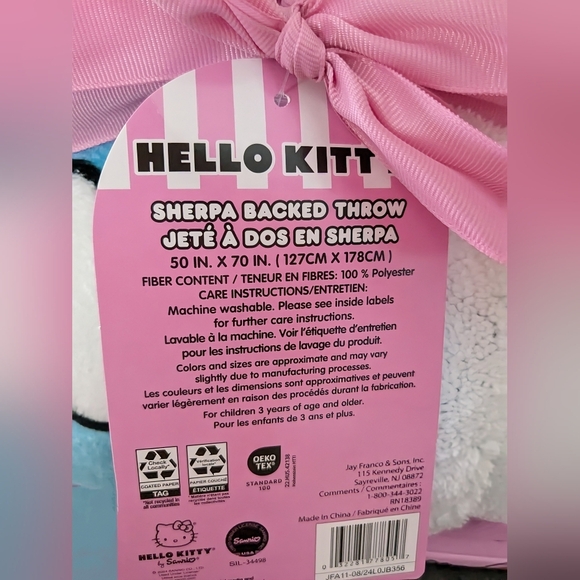 NEW Hello Kitty 'Rainbows and Hearts' Sherpa Throw in Gift Box - Picture 8 of 9